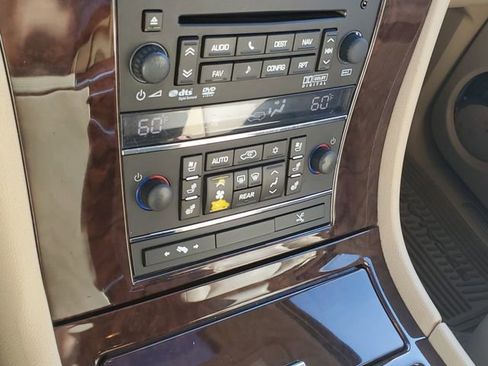 Used 2012 Cadillac Escalade Premium image 19