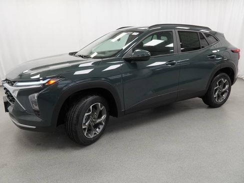 New 2026 Chevrolet Trax LT w/ Driver Confidence Package FWD image 3
