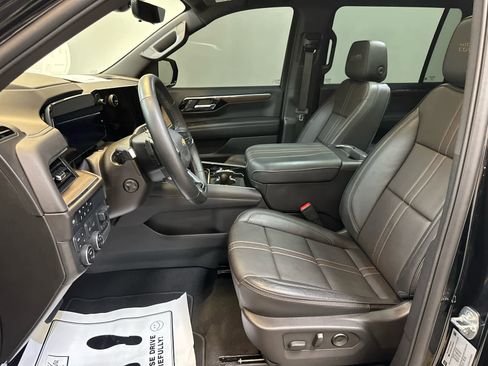 Used 2025 Chevrolet Suburban High Country AWD/4WD image 6