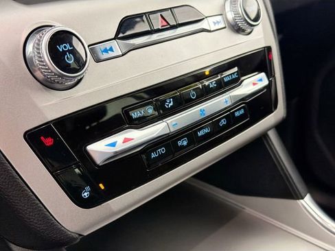 Used 2022 Ford Explorer XLT w/ Equipment Group 202A image 16