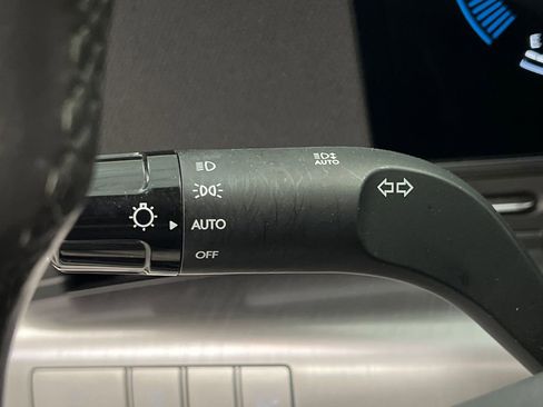 Used 2025 Hyundai Kona SEL FWD image 42