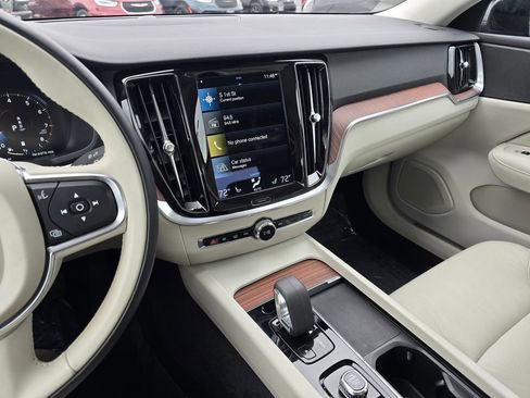 Used 2022 Volvo S60 B5 Inscription image 29