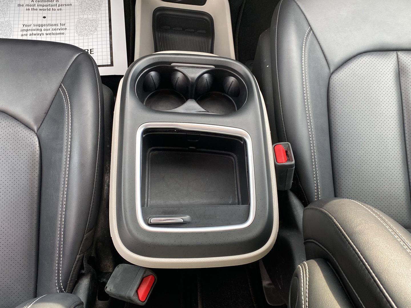 Used 2024 Chrysler Pacifica Touring-L FWD image 23
