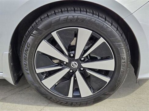 Used 2022 Nissan Altima 2.5 SV w/ SV Premium Package image 8