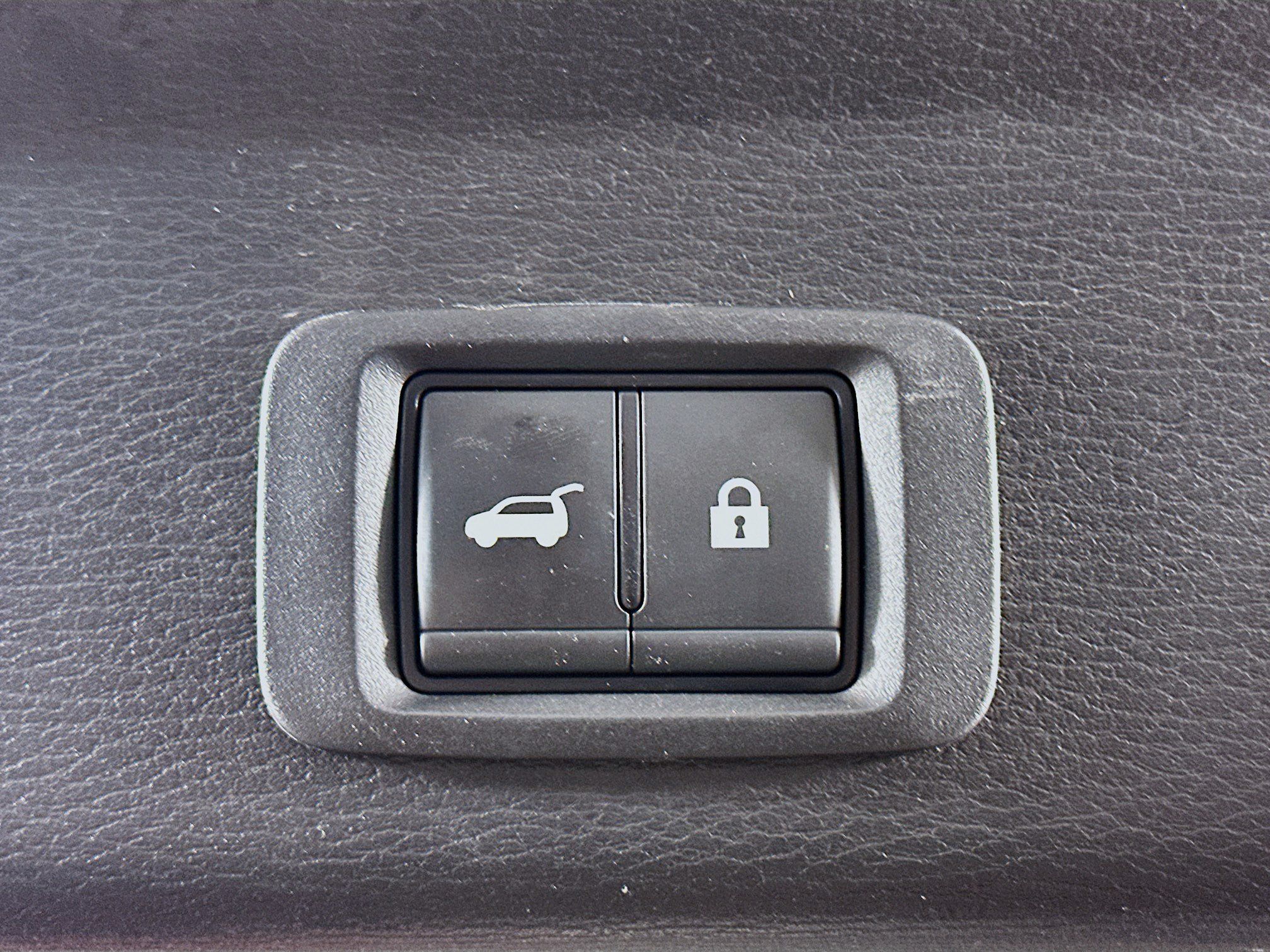 Used 2025 Mitsubishi Outlander SEL AWD/4WD image 32