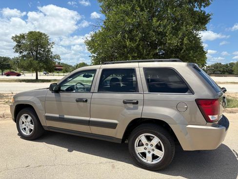 Used 2006 Jeep Grand Cherokee Laredo AWD/4WD image 12