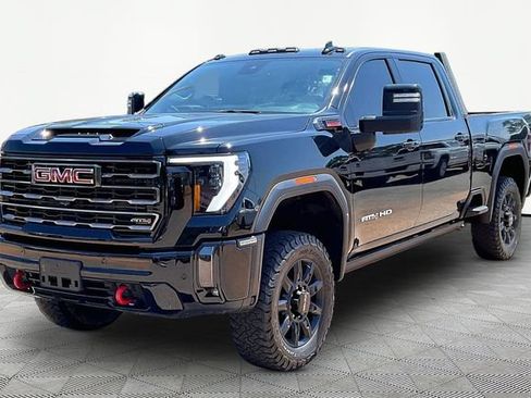 Used 2024 GMC Sierra 2500 AT4 w/ AT4 Premium Plus Package AWD/4WD image 3