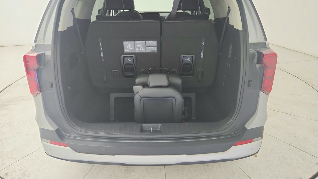 Used 2025 Kia Carnival EX FWD image 32