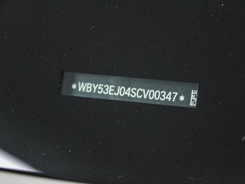 Used 2025 BMW i7 xDrive60 image 29