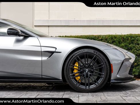 Used 2025 Aston Martin V8 Vantage Coupe image 19