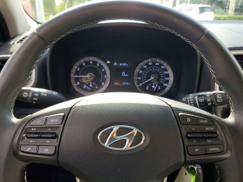 Used 2021 Hyundai Venue SEL FWD image 18