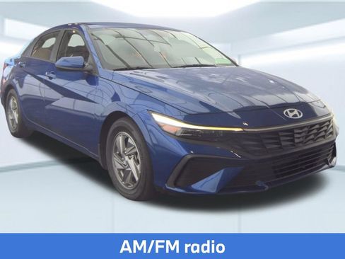 Used 2025 Hyundai Elantra SE FWD image 5