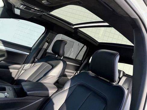 Used 2024 Jeep Wagoneer Launch Edition image 17