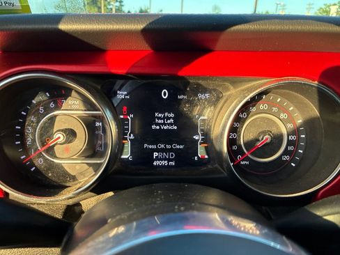Used 2020 Jeep Gladiator Rubicon w/ Dual Top Group AWD/4WD image 15
