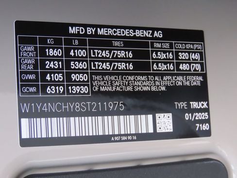 Used 2025 Mercedes-Benz Sprinter 2500 image 36
