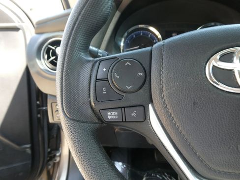 Used 2017 Toyota Corolla XLE FWD image 19