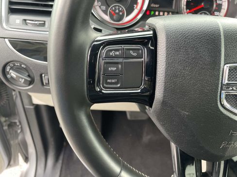 Used 2019 Dodge Grand Caravan SXT image 18