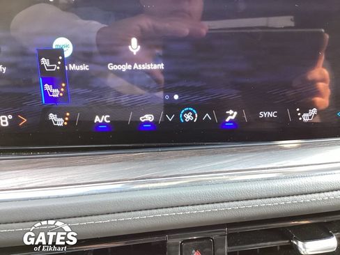 Used 2025 Chevrolet Tahoe LT AWD/4WD image 21