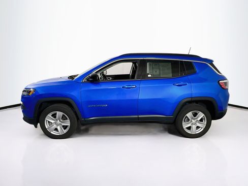 Used 2022 Jeep Compass Latitude w/ Sun and Sound Group AWD/4WD image 8