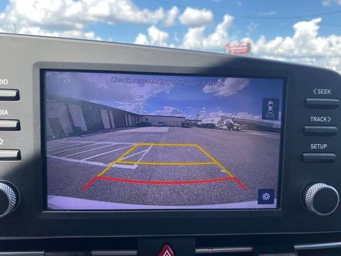 Certified 2022 Hyundai Elantra SE image 26