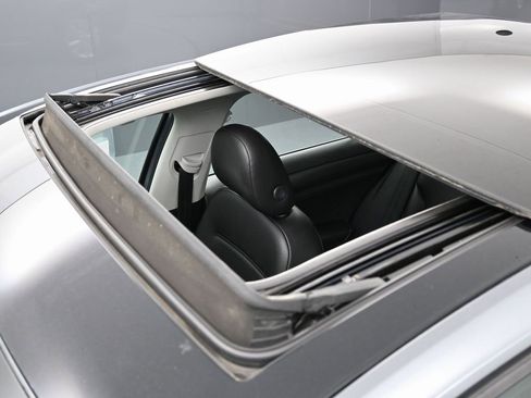 Used 2021 Volkswagen Golf 4-Door image 11