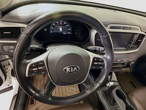 Used 2019 Kia Sorento SX image 5