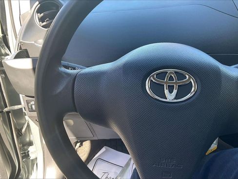 Used 2008 Toyota Yaris 2-Door Hatchback image 11