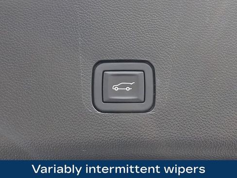Used 2023 Chevrolet Traverse LT AWD/4WD image 32