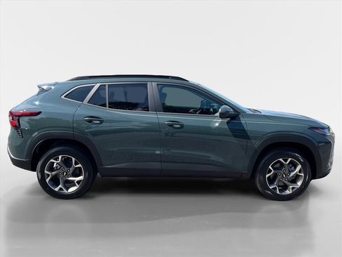 New 2026 Chevrolet Trax LT w/ LT Convenience Package FWD image 6