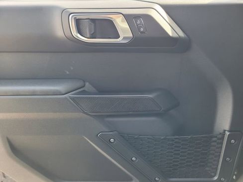 New 2025 Ford Bronco Base image 22