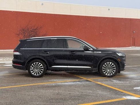 Used 2023 Lincoln Aviator Reserve w/ Class IV Trailer Tow Package image 2