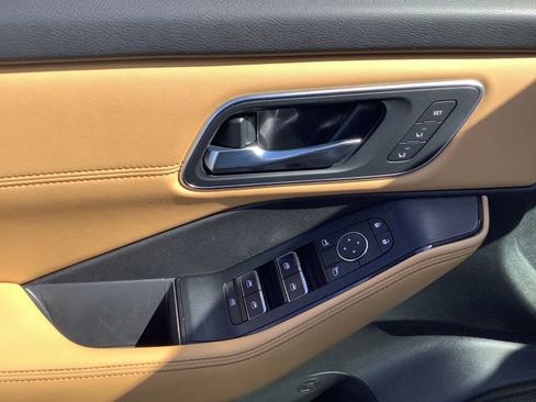 Used 2023 Nissan Rogue Platinum w/ Platinum Premium Package image 10