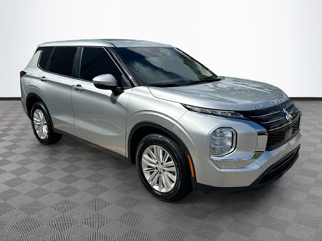 Used 2024 Mitsubishi Outlander ES FWD image 4