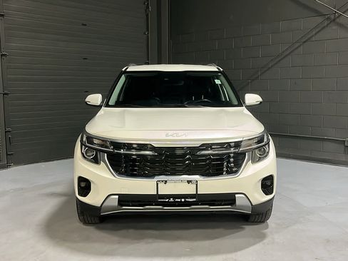 Used 2024 Kia Seltos EX FWD image 2