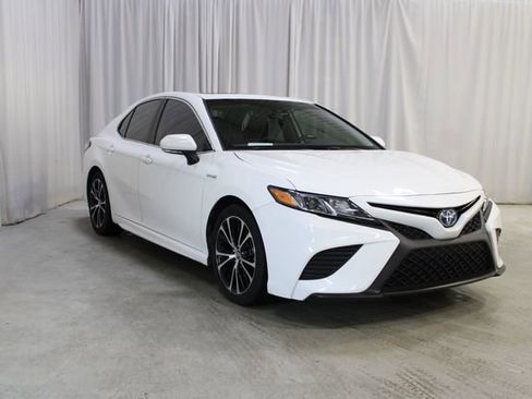 Used 2019 Toyota Camry SE w/ Sunroof Package image 26