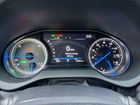 Used 2023 Toyota Venza LE image 9