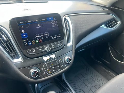 Used 2021 Chevrolet Malibu LT FWD image 19
