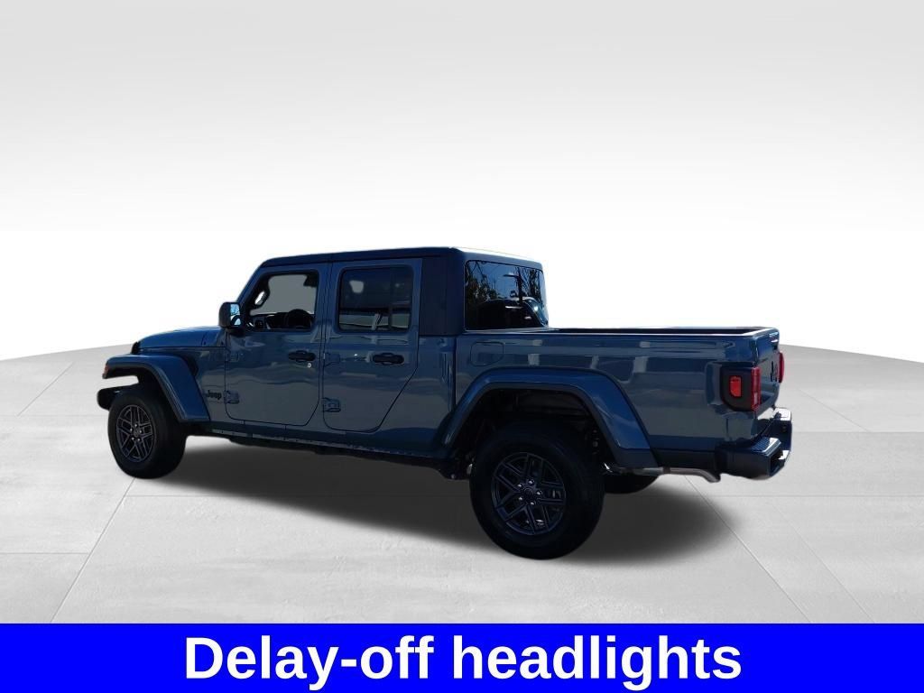 Used 2024 Jeep Gladiator Sport AWD/4WD image 19