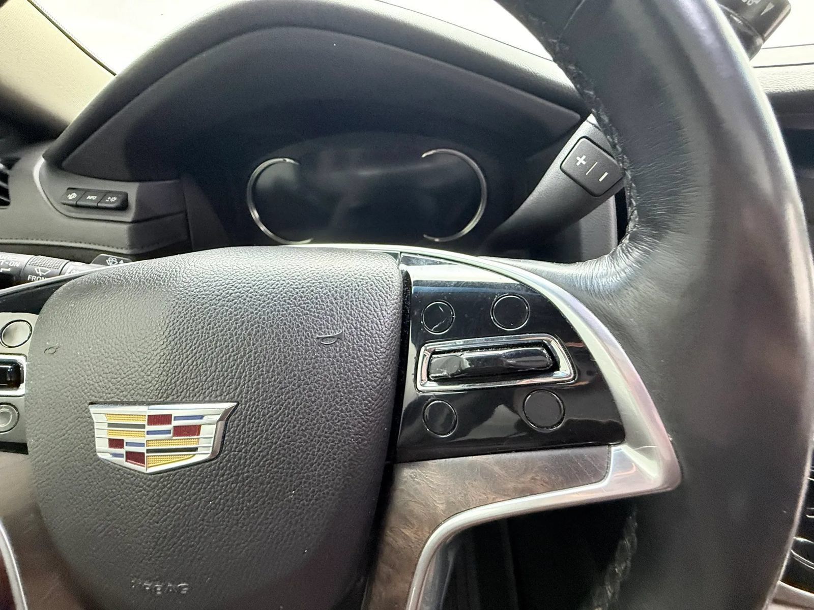 Used 2018 Cadillac Escalade Premium Luxury AWD/4WD image 15