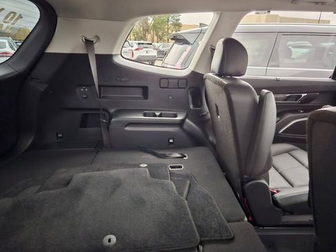 Certified 2024 Kia Telluride EX w/ EX Captain's Chair Package image 12