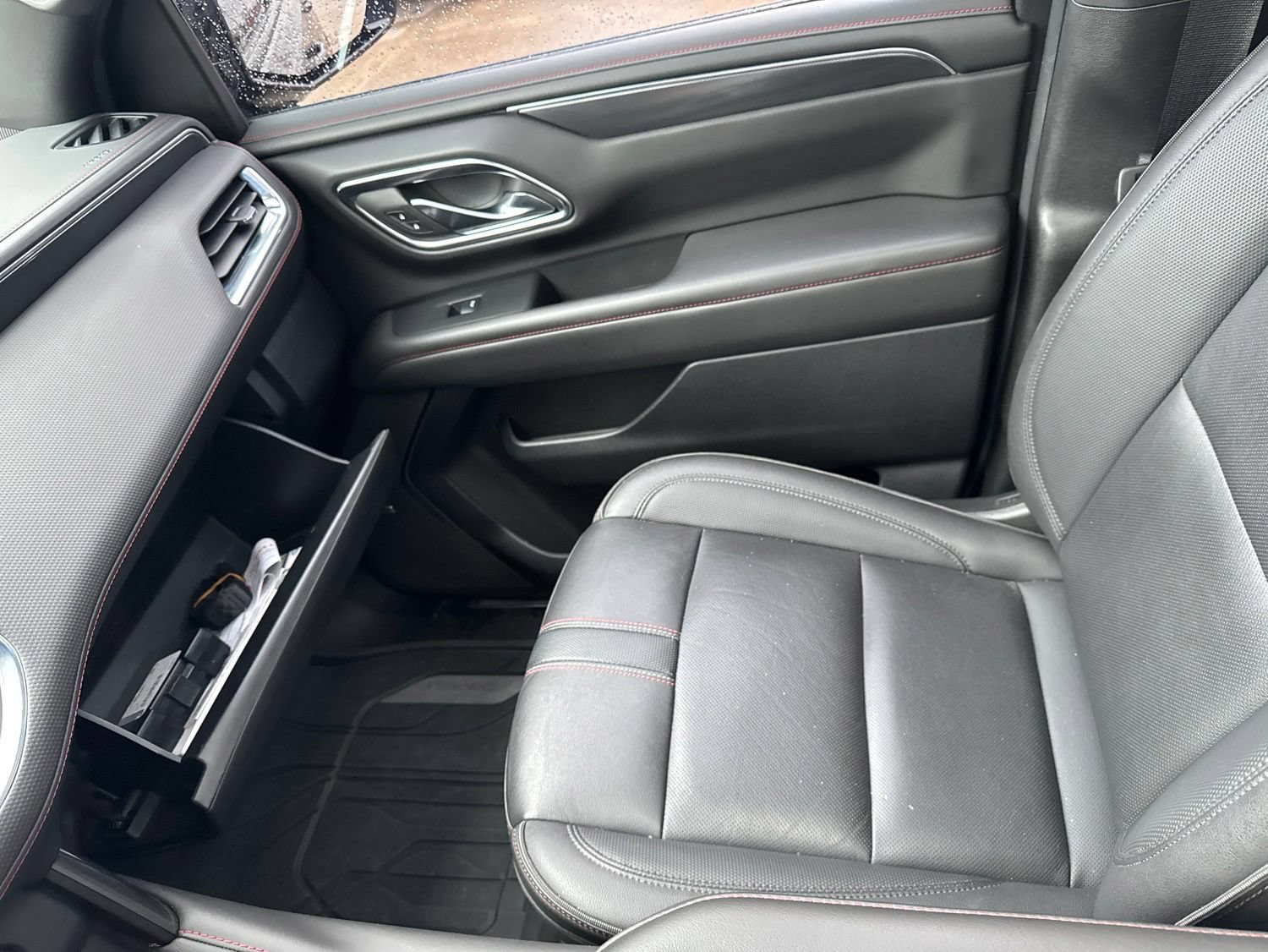 Used 2024 Chevrolet Tahoe RST w/ Luxury Package AWD/4WD image 24