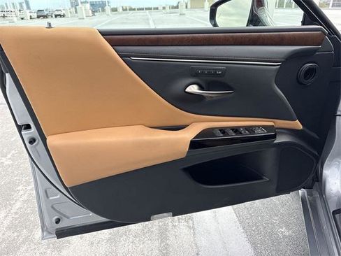 Certified 2022 Lexus ES 350 w/ Premium Package image 13