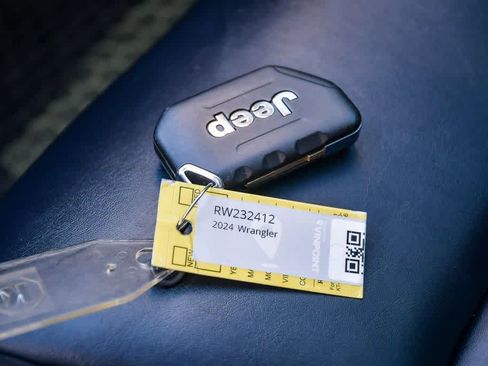 Used 2024 Jeep Wrangler Unlimited Rubicon 4xe image 33