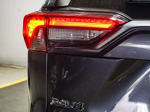 Certified 2020 Toyota RAV4 XLE w/ Convenience Package AWD/4WD image 12