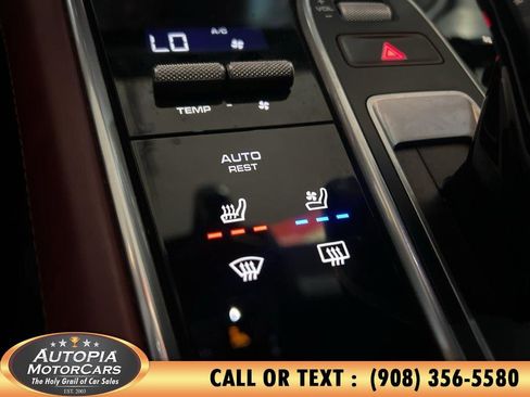 Used 2022 Porsche Panamera image 38