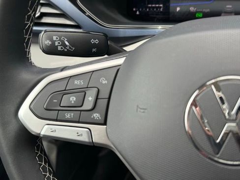 Certified 2023 Volkswagen Taos SE w/ Panoramic Sunroof Package FWD image 40