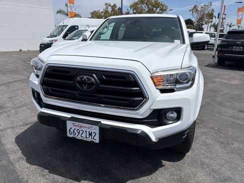 Used 2018 Toyota Tacoma SR5 AWD/4WD image 3