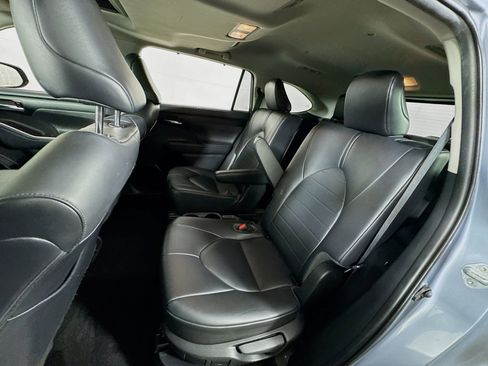 Certified 2021 Toyota Highlander XLE AWD/4WD image 18