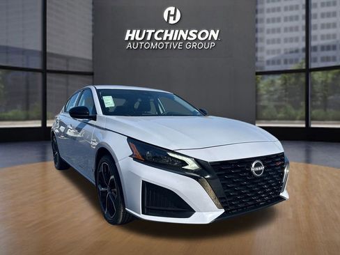 Used 2025 Nissan Altima 2.5 SR image 1