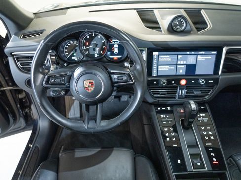 Certified 2024 Porsche Macan AWD/4WD image 27